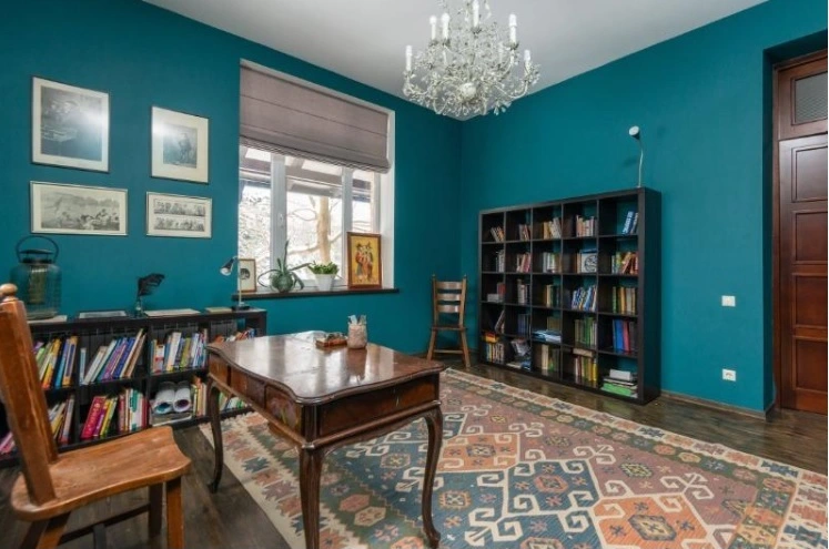 Professional Painters in Tacoma enhancing the beauty of the living room
