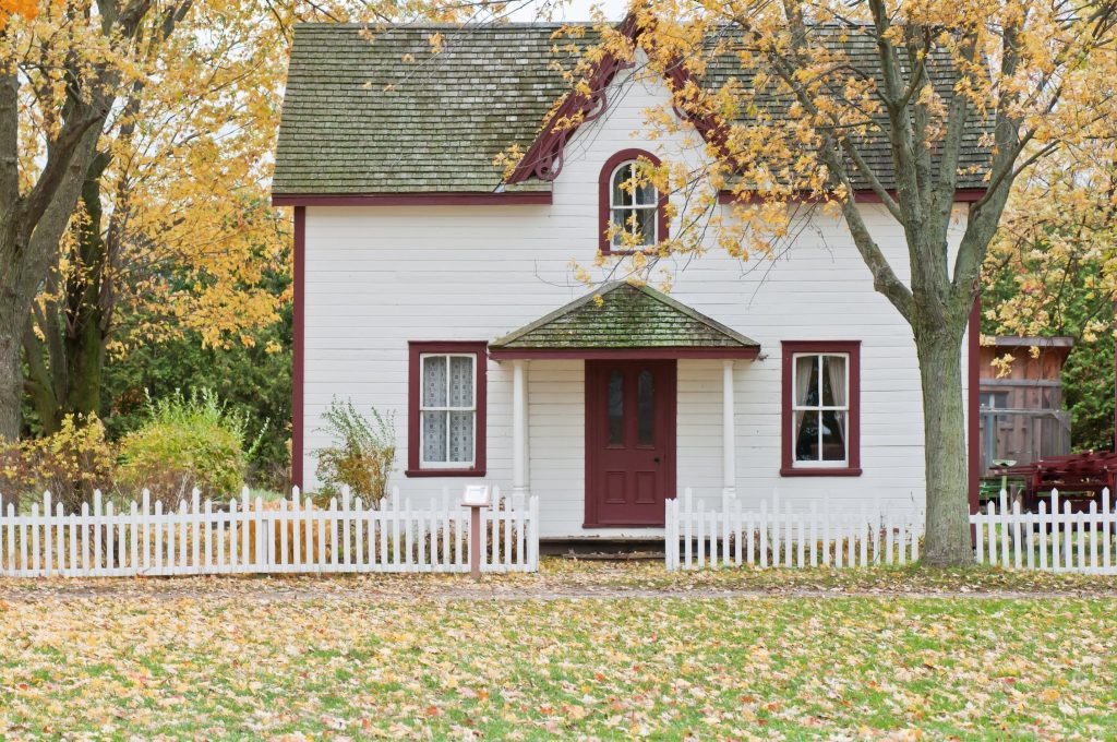 Expert Fence Painting Seattle Enhance Property
