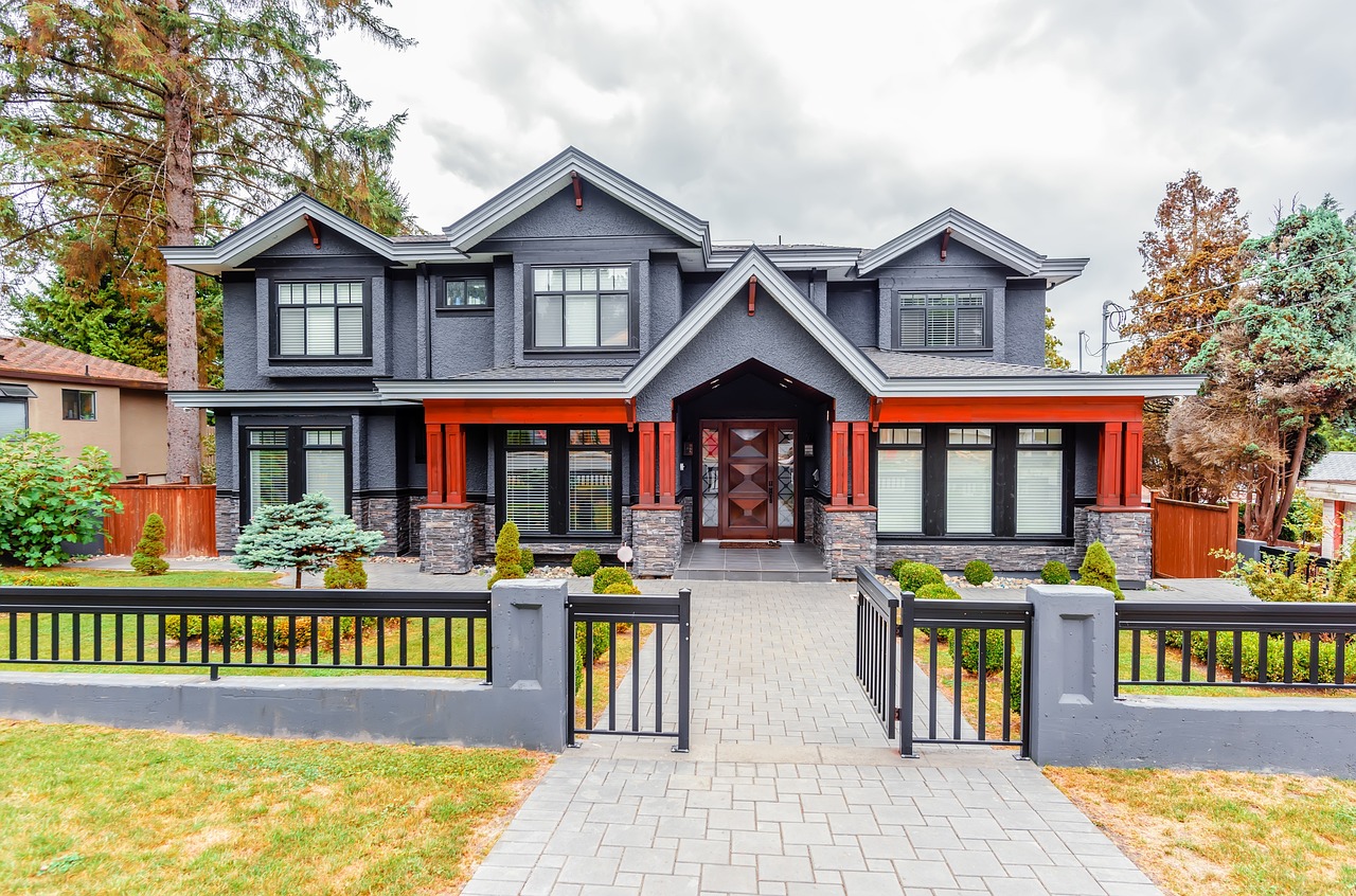 How Expert Fence Painting Seattle Can Elevate Home's Value